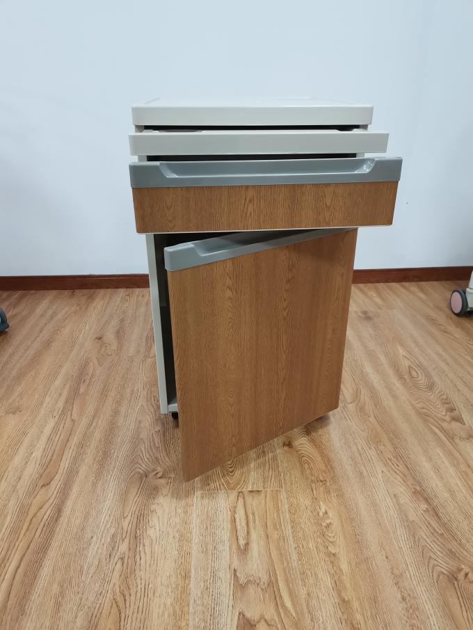 Aluminiowa konstrukcja płyty szpitalnej szafki nocnej Stolik drewniany kolor z kółkami 0