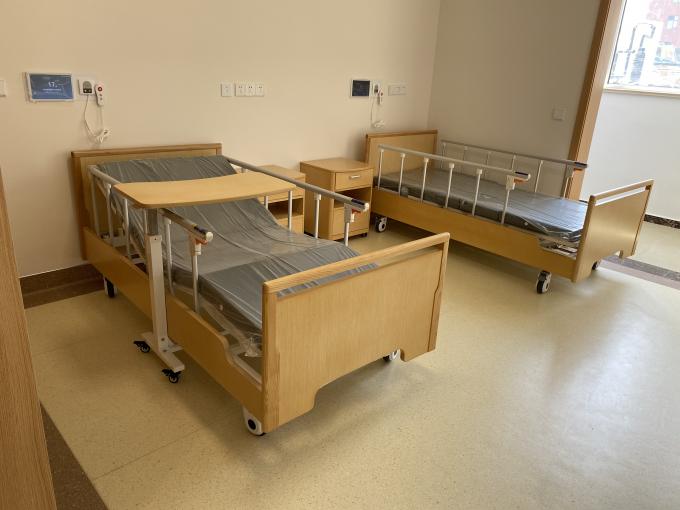 Drewniany zagłówek 700mm Elektryczny 3 funkcje Łóżko do opieki domowej Łóżko do karmienia 0