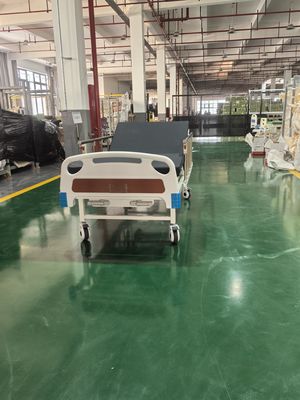 Dwufunkcyjne łóżko szpitalne z ramą ze stali walcowanej na zimno