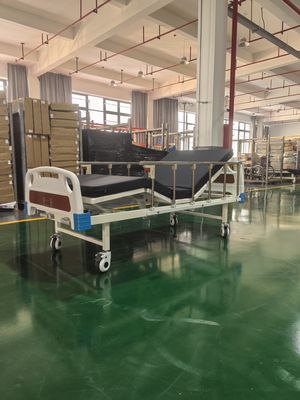 Dwufunkcyjne łóżko szpitalne z ramą ze stali walcowanej na zimno