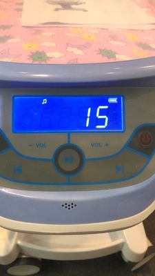 Szpitalne Łóżeczko dziecięce Łóżeczko dziecięce Sterowanie systemem hydraulicznym 25 kg Obciążenie Szpitalny wózek dziecięcy Biały