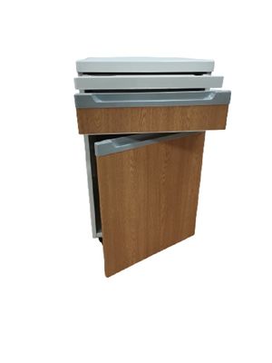 Aluminiowa konstrukcja płyty szpitalnej szafki nocnej Stolik drewniany kolor z kółkami