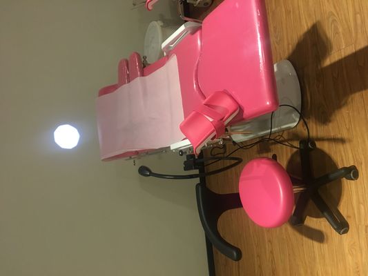 Szpital Pink Electric Gynaec Examination Table Stół porodowy Łóżko porodowe z lampą